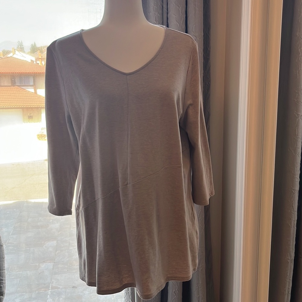 PureJill top gently Used. No flaws noted. Size L